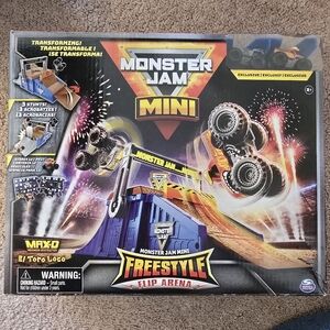Monster Jam Mini Freestyle Flip Arena